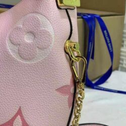 Louis Vuitton MARSHMALLOW replica