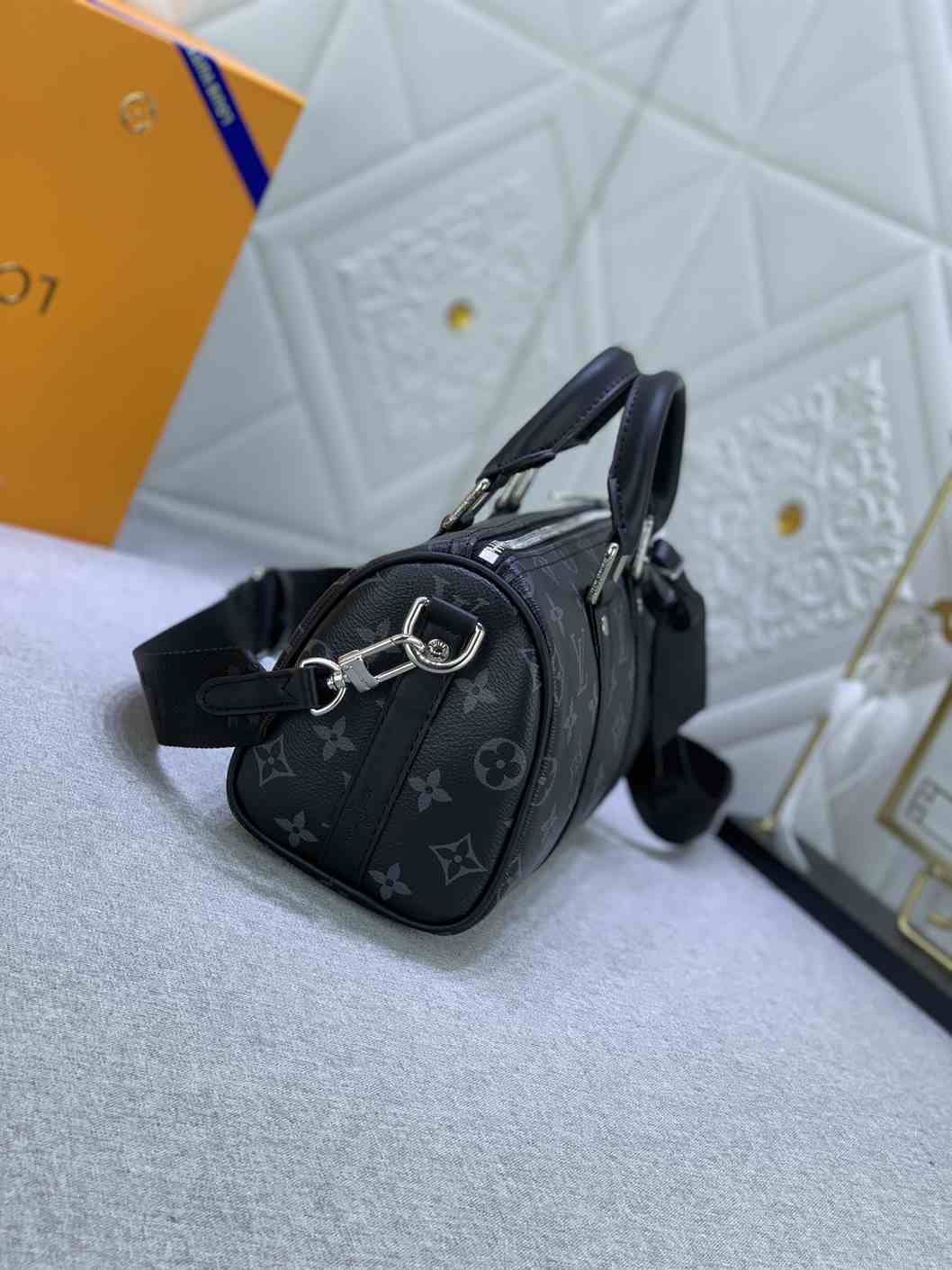 Louis Vuitton KEEPALL BANDOULIÈRE 25 replica