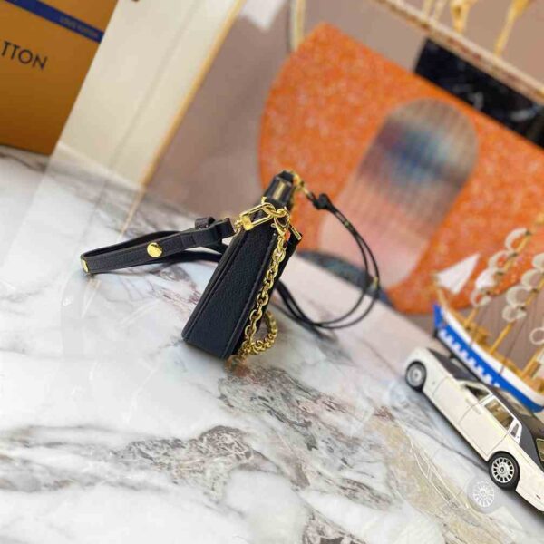 Louis Vuitton EASY POUCH ON STRAP replica