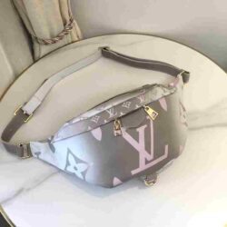 Louis Vuitton DISCOVERY BUMBAG PM replica