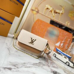 Louis Vuitton LOCKME TENDER replica