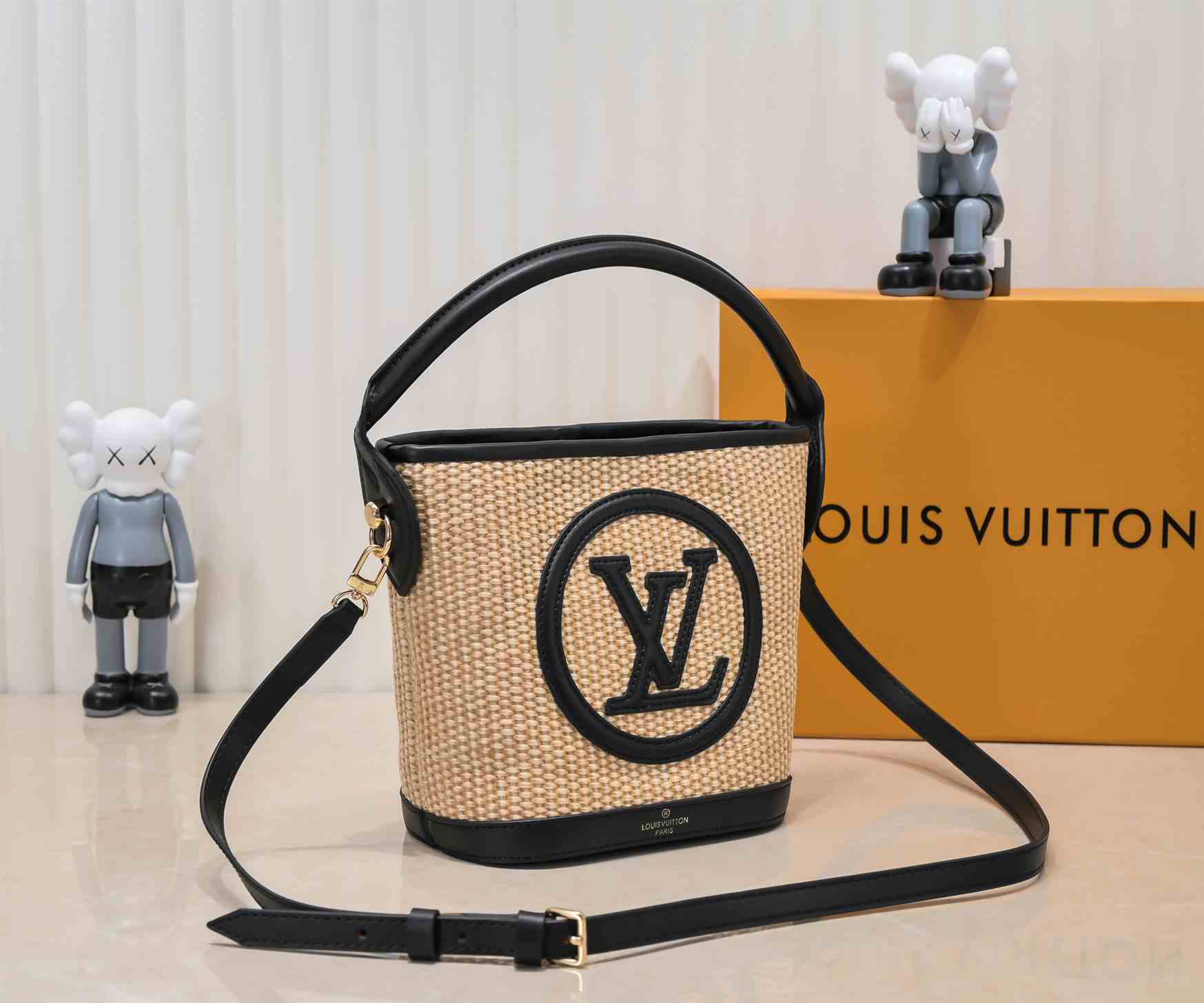 Louis Vuitton PETIT BUCKET replica