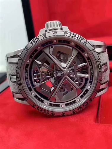 Roger Dubuis EXCALIBUR SPIDER HURACÁN TITANIUM