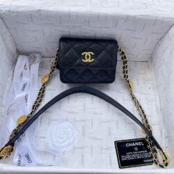 CHANEL Caviar Quilted Purse With Chain replica