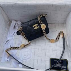 CHANEL Caviar Quilted Purse With Chain replica