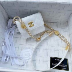 CHANEL Caviar Quilted Purse With Chain replica