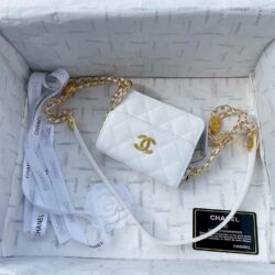 CHANEL Caviar Quilted Purse With Chain replica