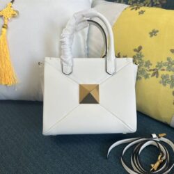 Valentino Garavani SMALL ONE STUD NAPPA HANDBAG replica