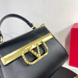 Valentino Garavani ROCKSTUD ALCOVE LEATHER BAG replica