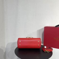 Valentino Garavani ROCKSTUD ALCOVE LEATHER BAG replica