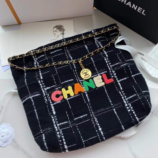 CHANEL 22 Medium Handbag Wool Tweed