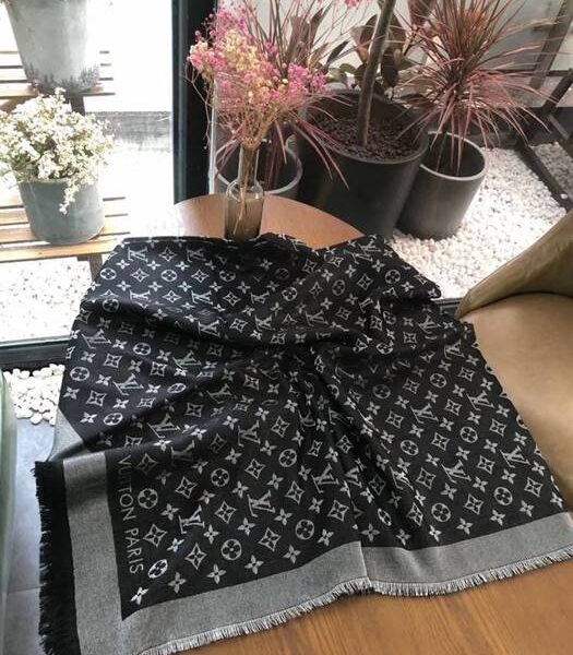 Louis Vuitton MONOGRAM SHINE SHAWL