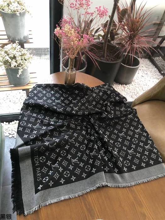 Louis Vuitton MONOGRAM SHINE SHAWL