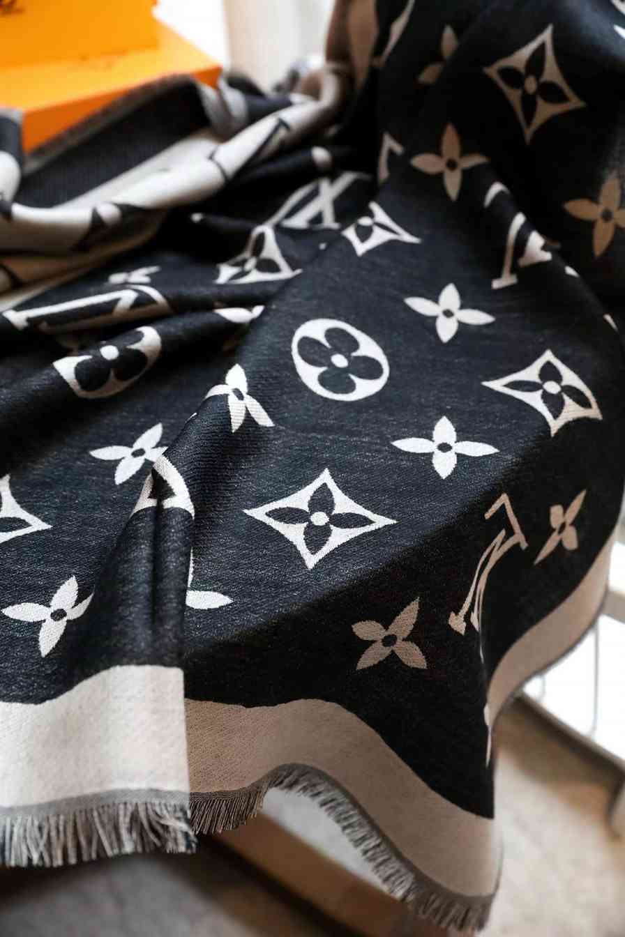 Louis Vuitton Classic Monogram Scarf