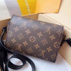 Louis Vuitton Steamer Wearable Wallet replica