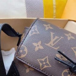 Louis Vuitton Steamer Wearable Wallet replica