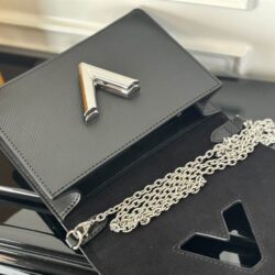 Louis Vuitton Twist Belt Chain Pouch-Original Replica