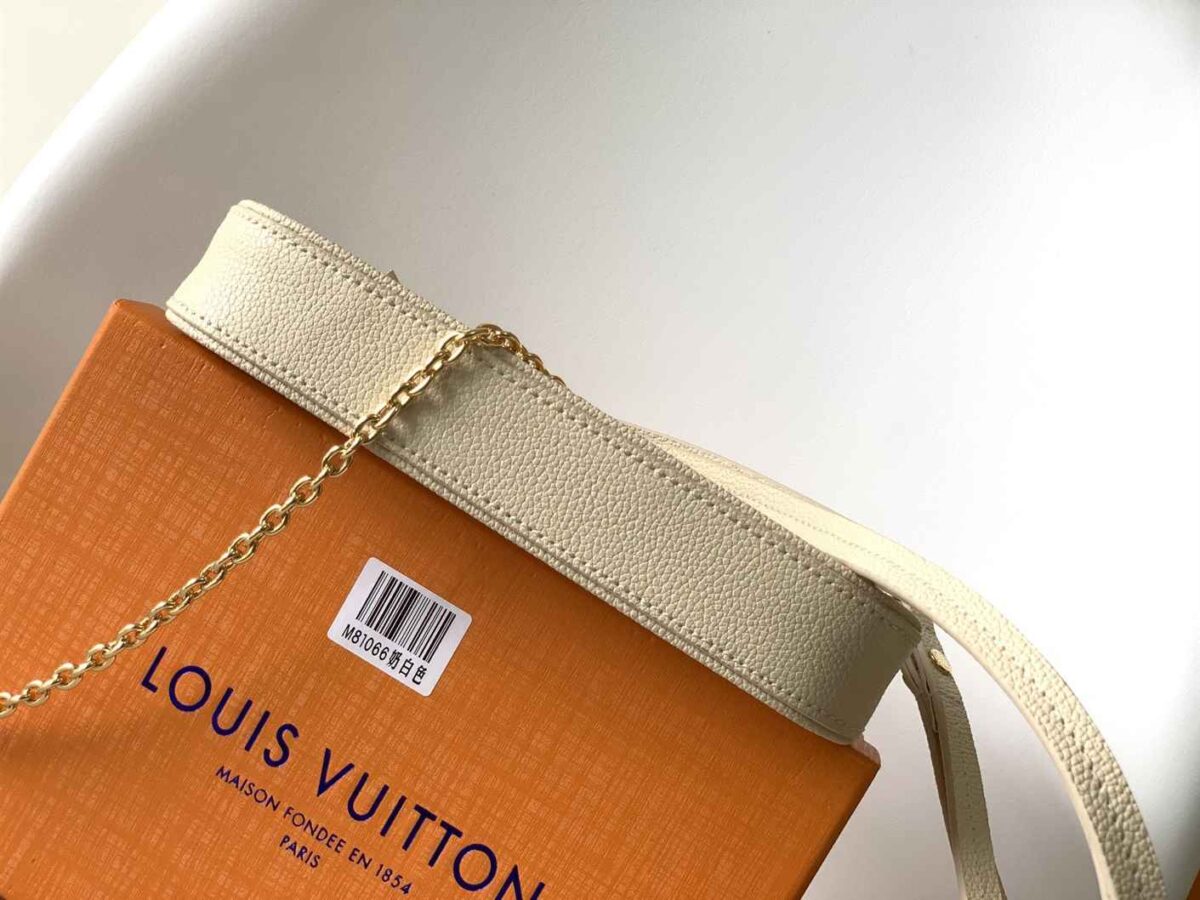 Louis Vuitton Easy Pouch On Strap-Original Replica